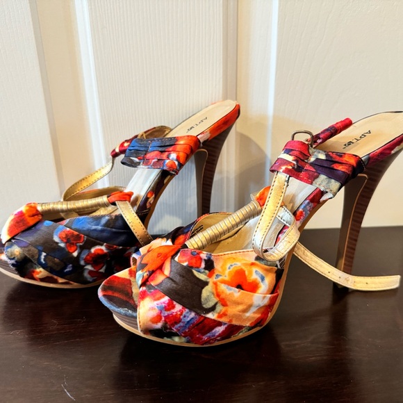 Apt 9 platform heels multi/floral. 7.5 - Picture 8 of 9